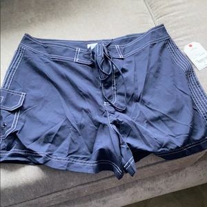 New with tags Women’s medium swim shorts